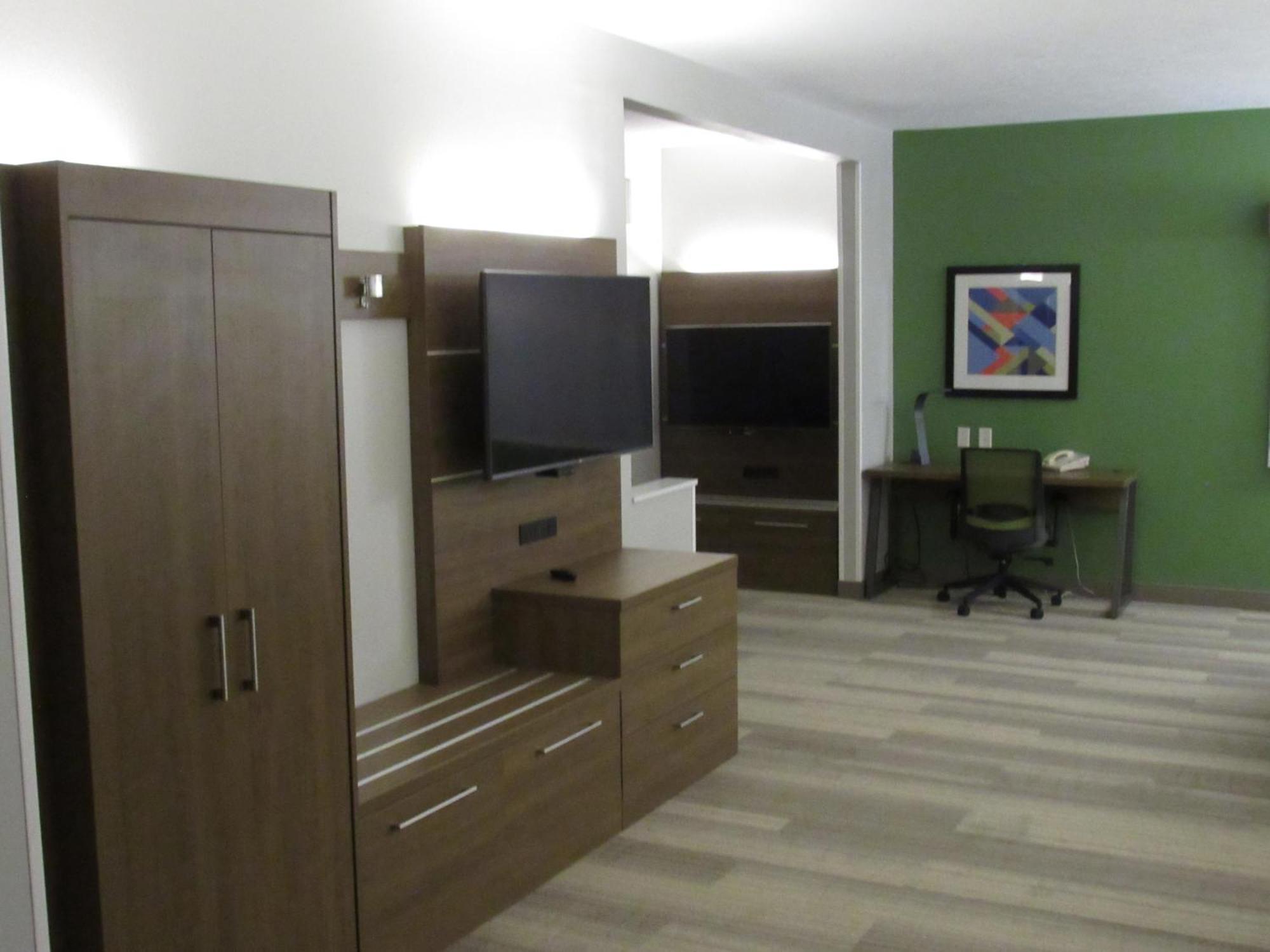 Holiday Inn Express Hotel & Suites Lincoln South By Ihg Exterior photo