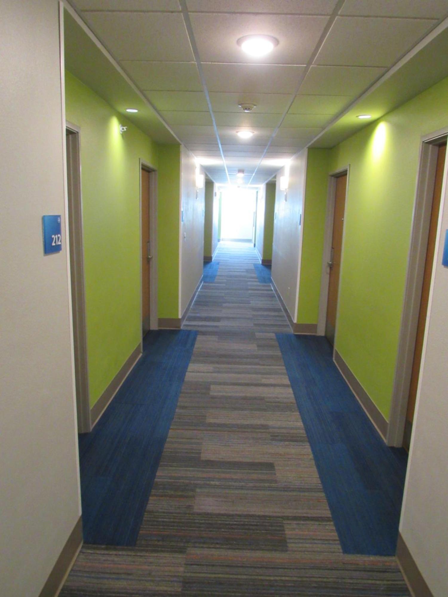 Holiday Inn Express Hotel & Suites Lincoln South By Ihg Exterior photo
