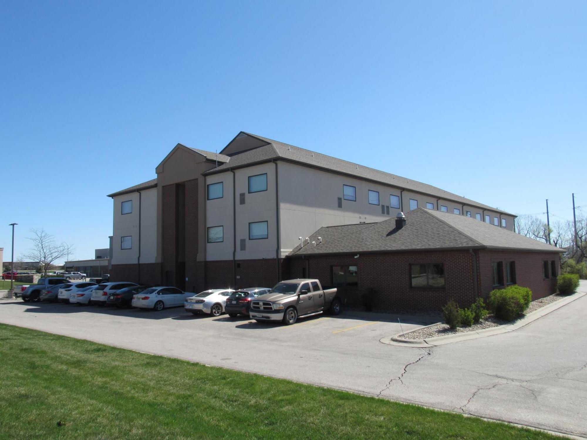 Holiday Inn Express Hotel & Suites Lincoln South By Ihg Exterior photo